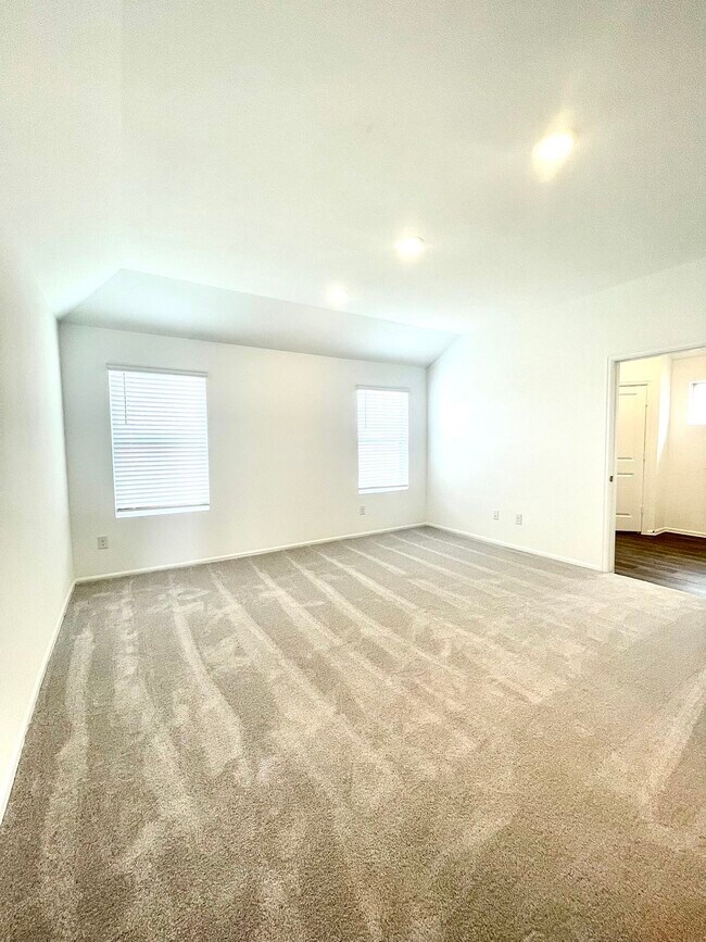 Building Photo - 2940 Tantara Dr