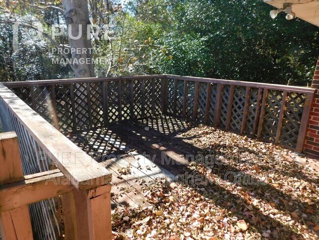 Building Photo - 117 22nd Ave NE