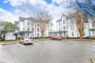 Building Photo - Fully Updated 2 Bedroom Unit!