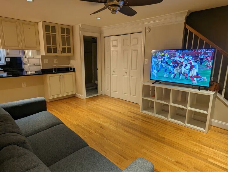 Building Photo - 4131 Cupp Dr