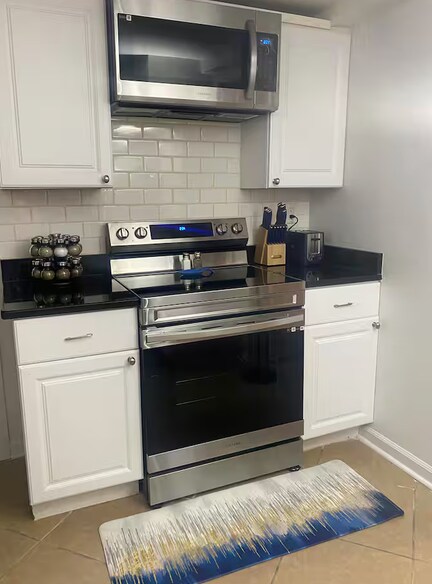 Building Photo - 1725 Hudson Rd