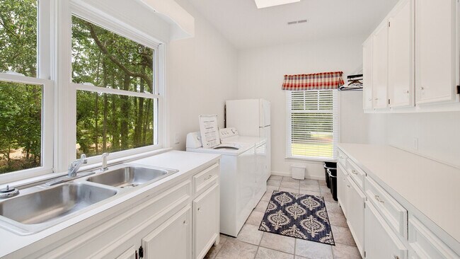 Building Photo - 546 Collins Meadow Dr