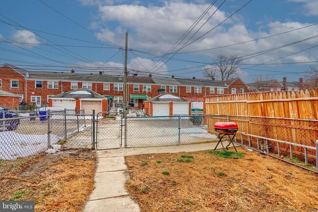 Building Photo - 1543 Lochwood Rd