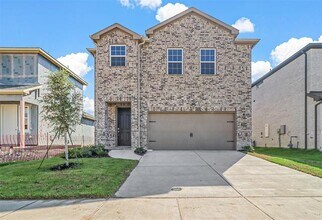 Building Photo - 704 Amenduni Ln