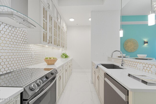 Building Photo - 200 Ocean Crest Dr