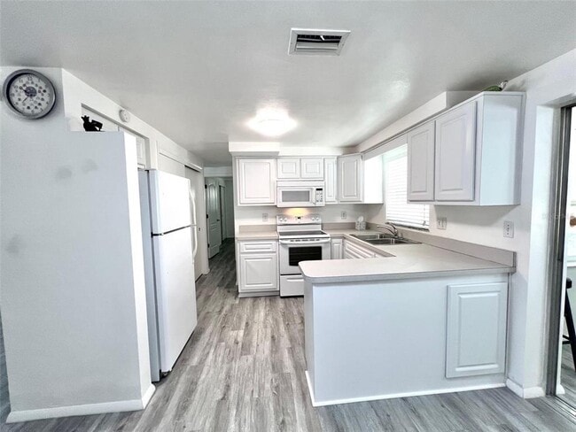 Building Photo - 4640 Taray Ln