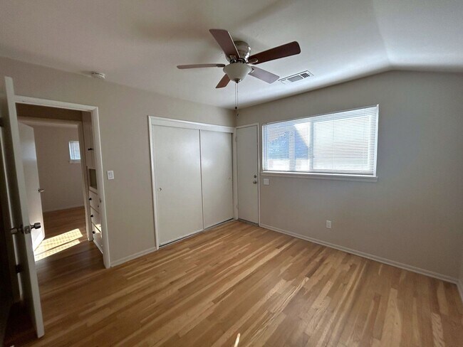 Building Photo - 240 Encinal Dr