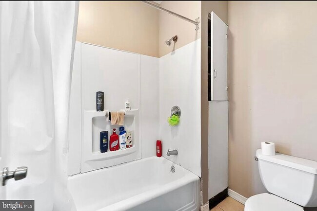 Building Photo - 1715 Providence Ave