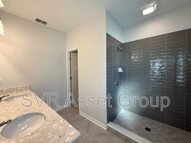 Building Photo - 2970 College St