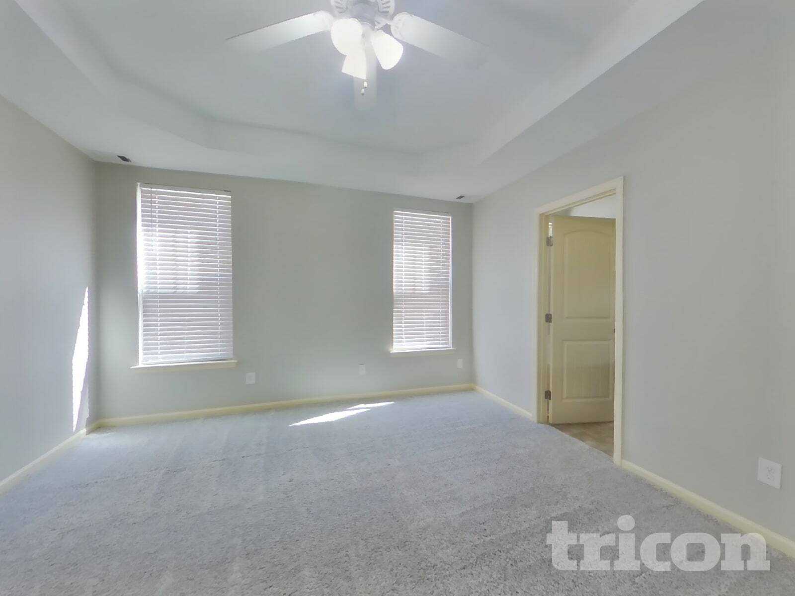 Building Photo - 1422 Collins Dr