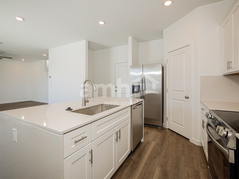 Building Photo - 2379 Monroe Ave