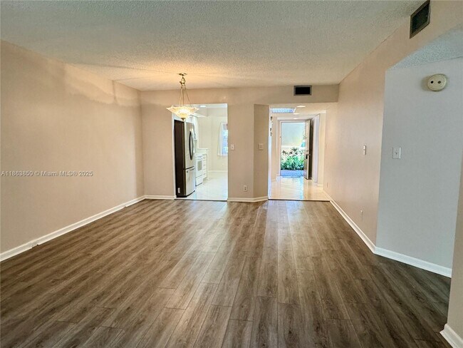 Building Photo - 1601 Abaco Dr