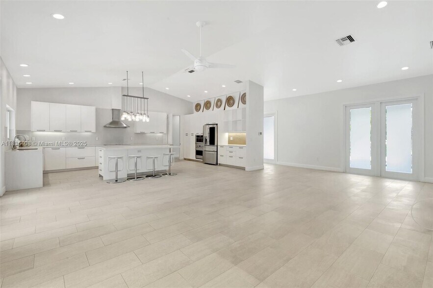 Building Photo - 5765 SW 84th St
