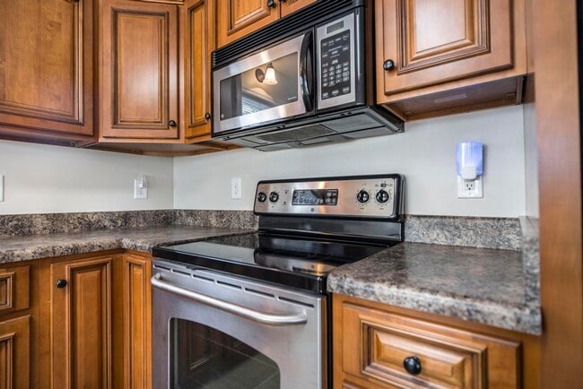 Building Photo - 102 Summerstone Bend