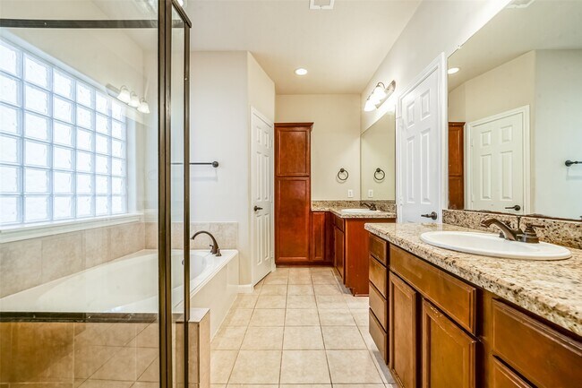 Building Photo - 1117 St Agnes St