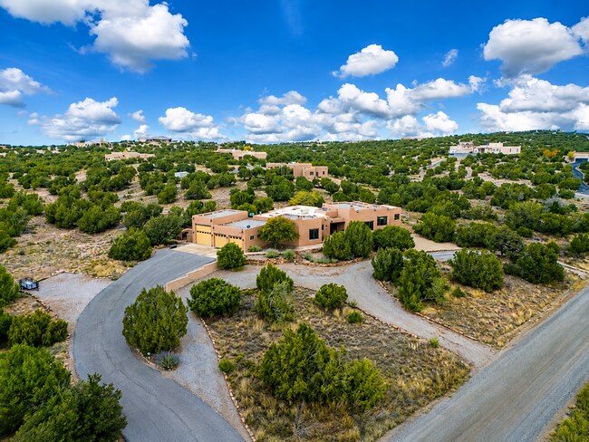 Building Photo - 61 Paseo Del Antilope
