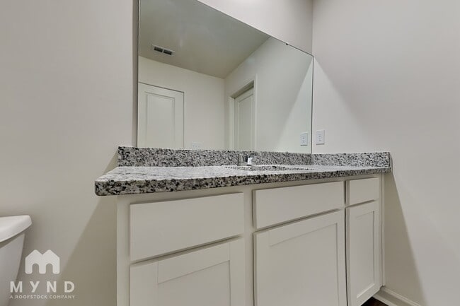 Building Photo - 3015 Fulong Dr