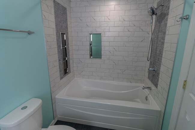 Building Photo - 4500 W Bridgewood Dr