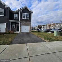 Building Photo - 71 Peregrine Way