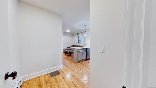 Building Photo - 86 Edwards St