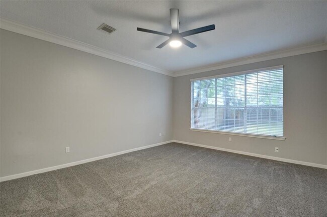 Building Photo - 539 W North Hill Dr