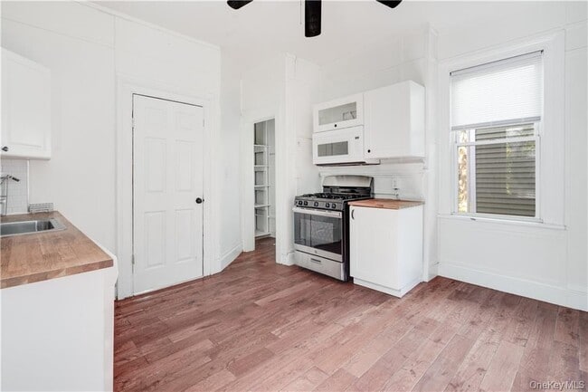 Building Photo - 163 Union St