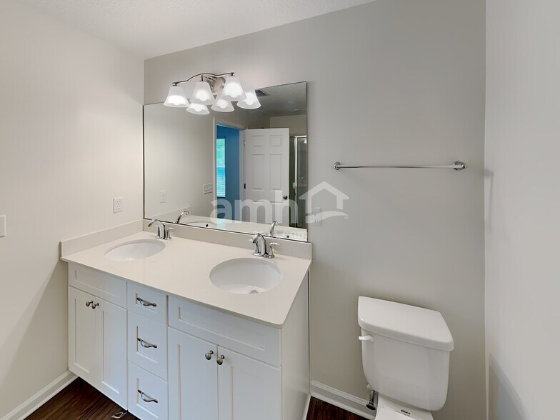 Building Photo - 212 W Jayce Way