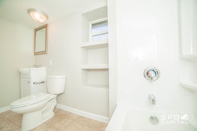 Building Photo - 33 N Penn St