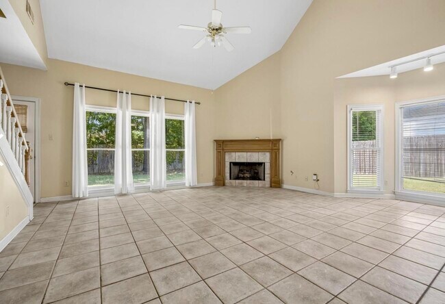 Building Photo - 2033 W Houston Way