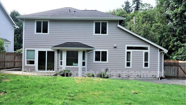 Building Photo - 2500 NE Helm St