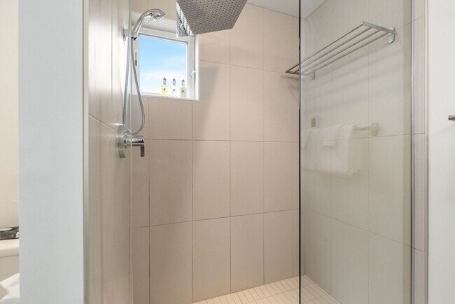 Building Photo - 301 Valley St