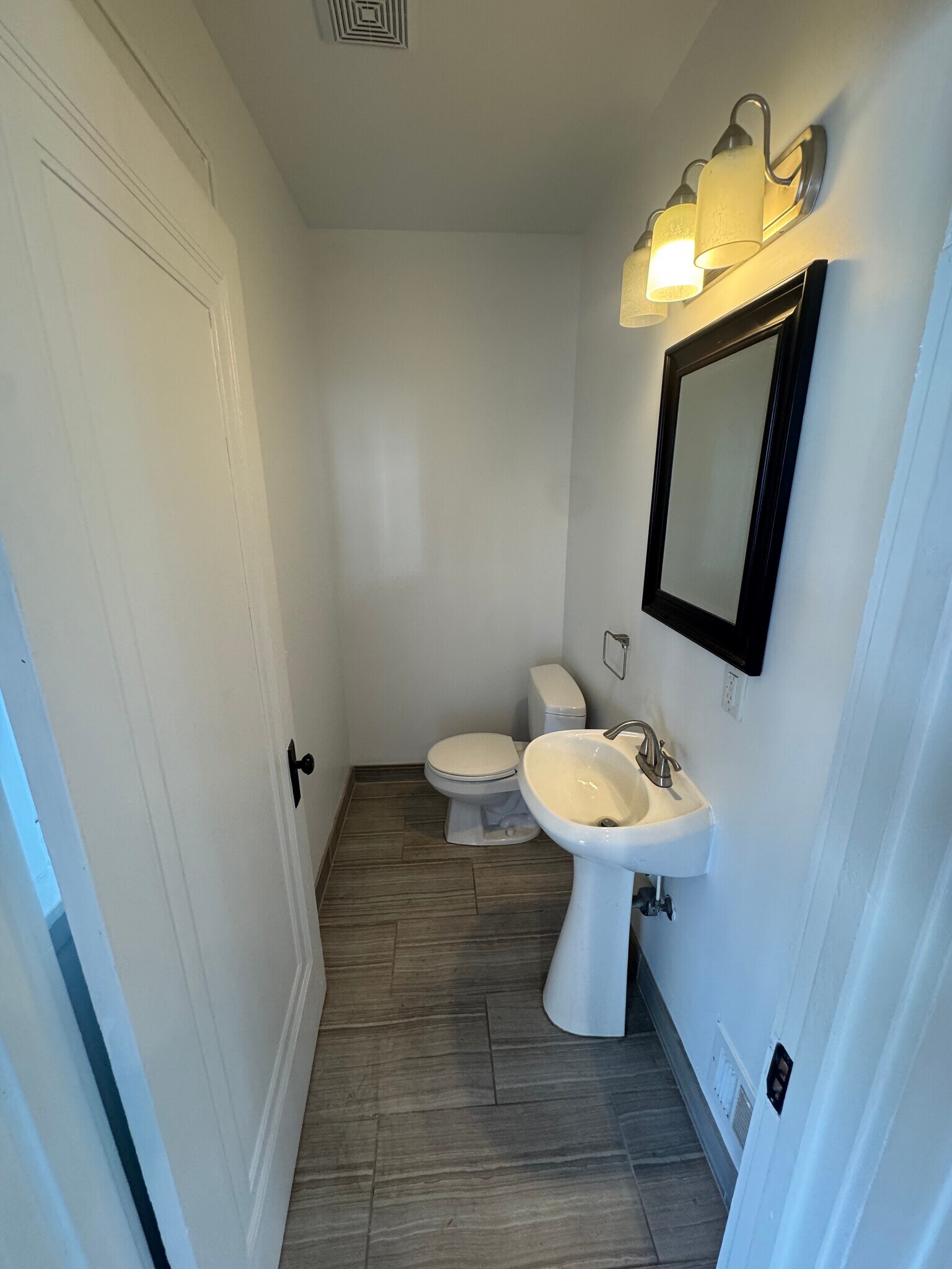 Building Photo - 827 Longfellow Ave