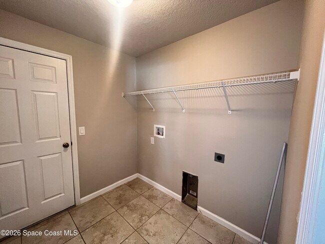 Building Photo - 563 Corbin Cir SW