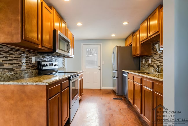 Building Photo - Newly Renovated Hillview Bi-Level! ASK US ABOUT OUR LONG-TERM LEASE SPECIAL TODAY!