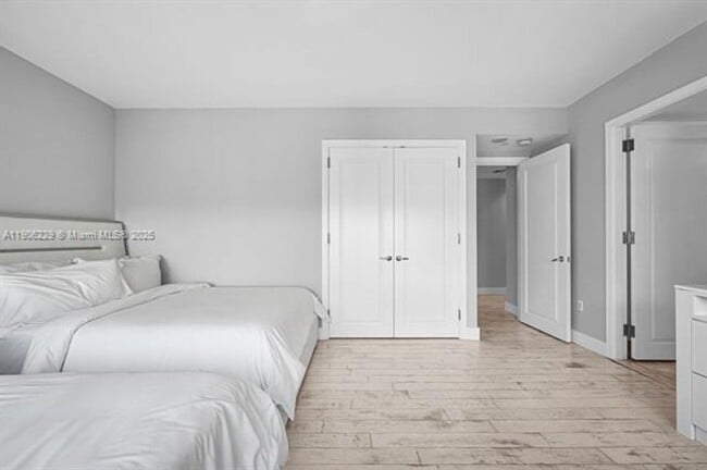 Building Photo - 1435 Brickell Ave