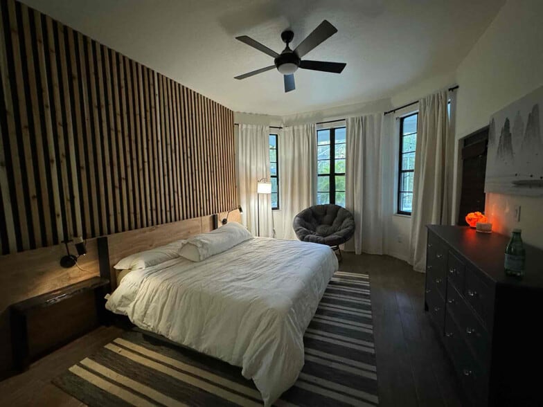 Building Photo - 7230 Oakridge Ave