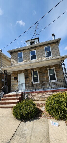 Building Photo - 1760 Winfield St