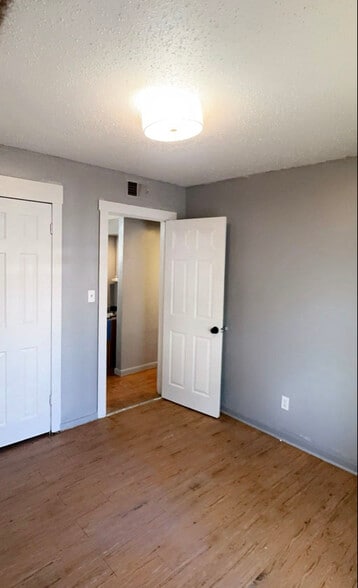 Building Photo - 3022 Deleuil Ave