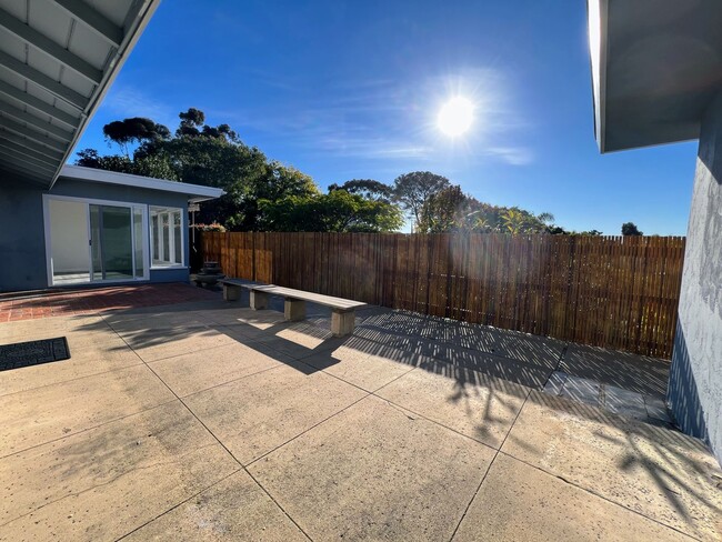 Building Photo - North Pacific Beach 3 Bedroom 2 Bath One S...