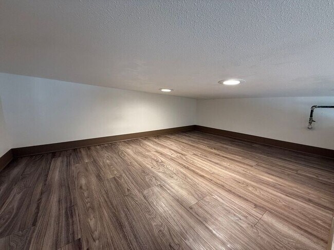 Building Photo - 1133 Salem Ave