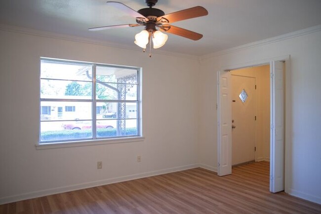 Building Photo - Available Now! 3 Bedroom 2 Bath Near TJC!