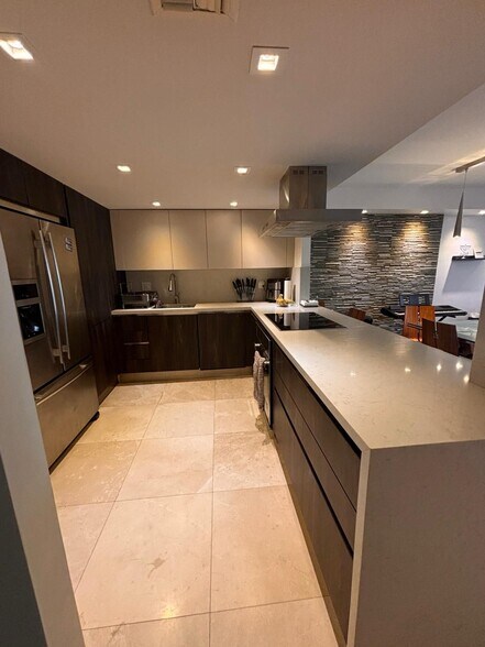 Building Photo - 3675 N Country Club Dr