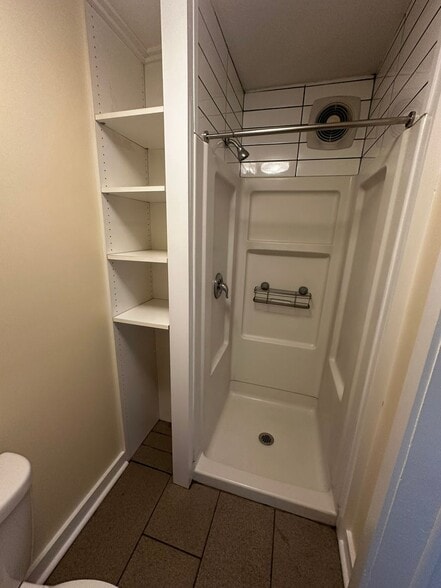 Building Photo - 9 Lakeview Terrace