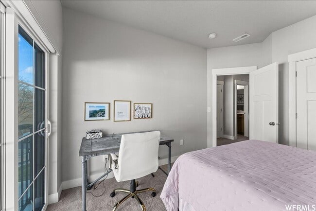 Building Photo - BEAUTIFUL TOWNHOUSE W 2 CAR GARAGE ATTACHED