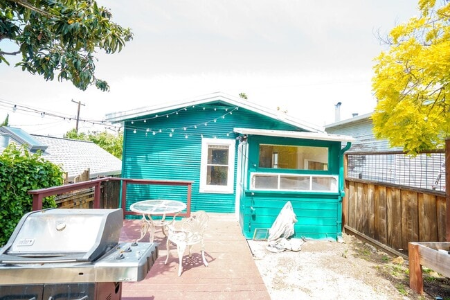 Building Photo - Awesome craftsman style house features 1 bedroom, 1 bathroom House In Oakland’s Laurel District