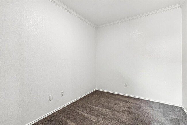 Building Photo - 100 Bennington Dr