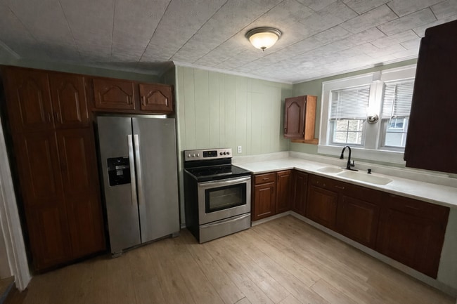 Building Photo - Charming Brick Home with Character & Modern Updates