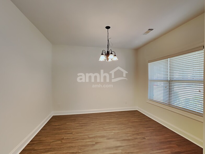 Building Photo - 1078 Hartwell Rd