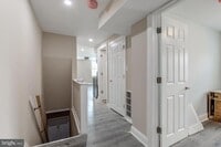 Building Photo - 608 E 9th St