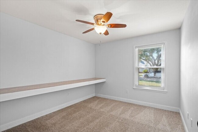 Building Photo - 15116 Rosewood St